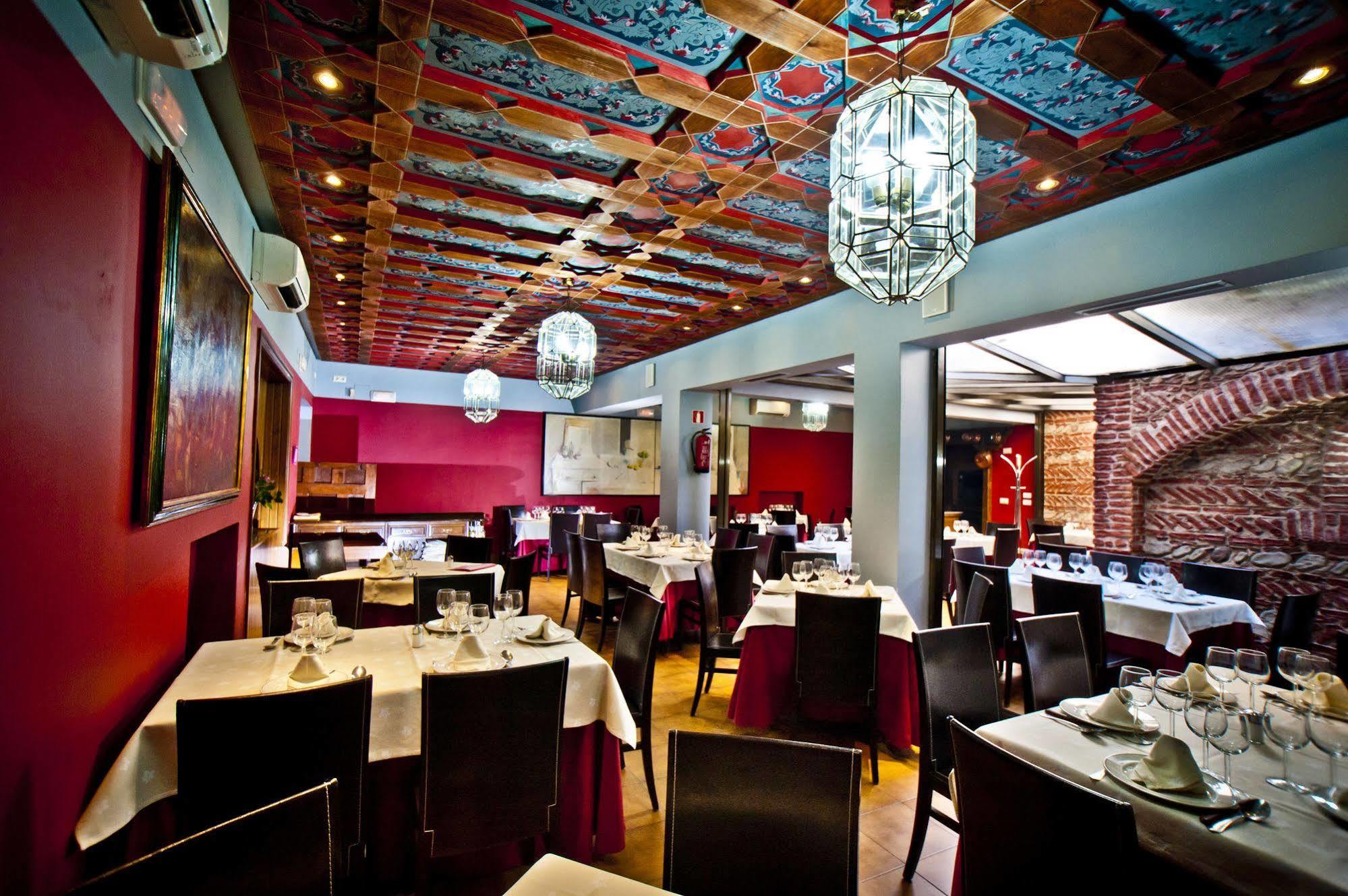 Hotel Condes De Castilla Сеговия Экстерьер фото